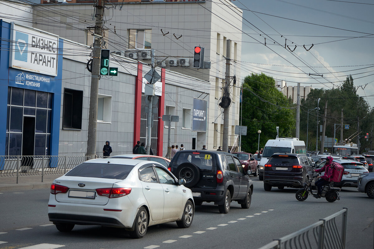 Какому светофору верить? - Олег Манаенков Какому светофору верить? - Олег Манаенков