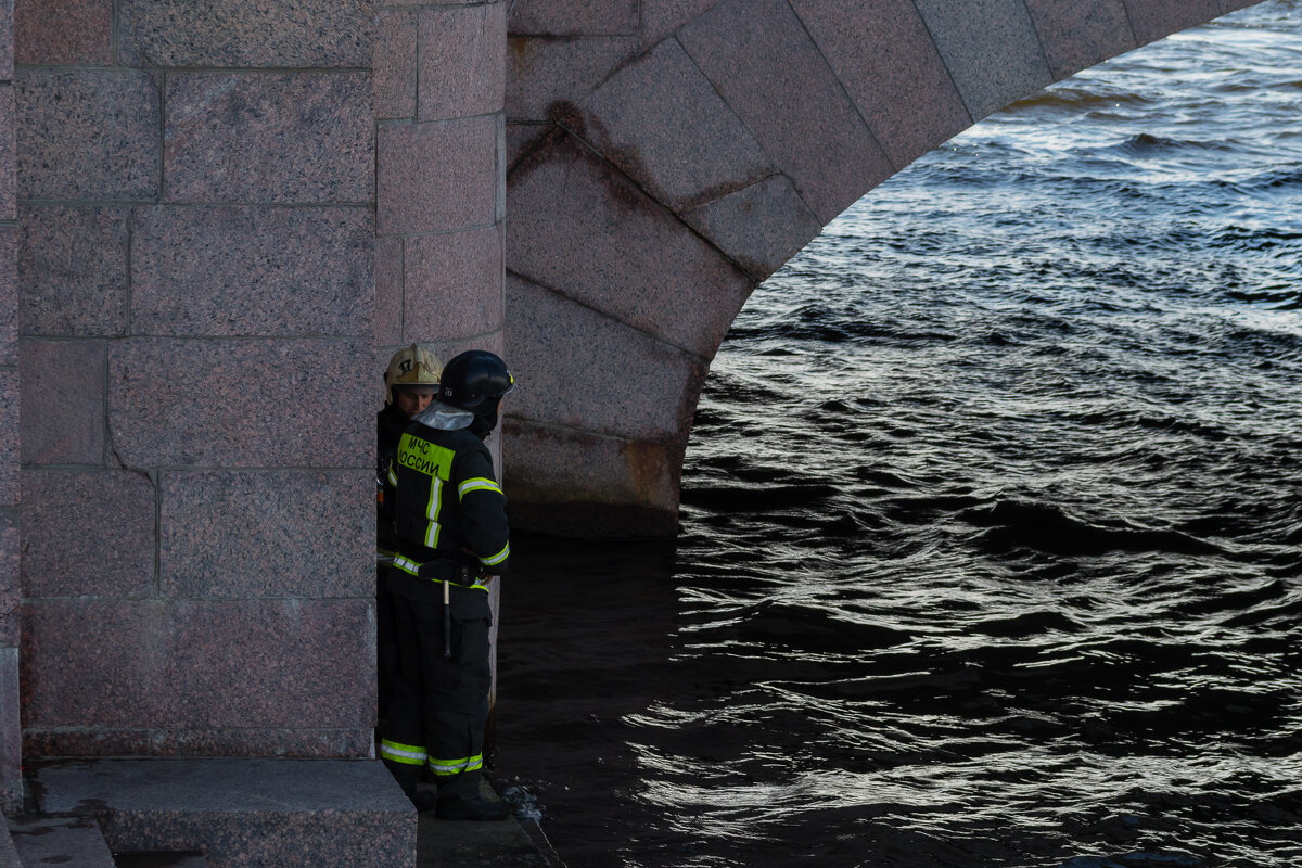МЧС(2): "Не зевай, они обычно здесь всплывают!" - Игорь Викторов МЧС(2): "Не зевай, они обычно здесь всплывают!" - Игорь Викторов