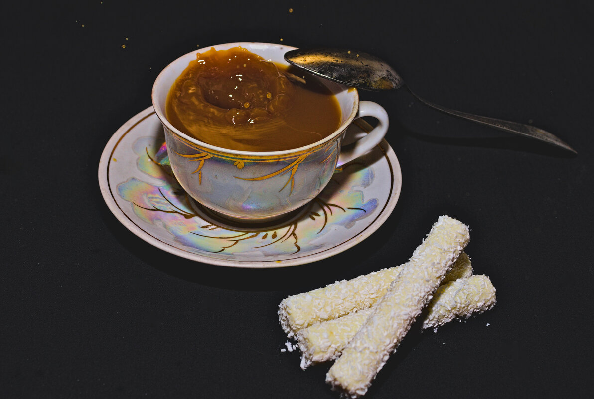 Чашку кофею я тебе бодрящего налью И по-настоящему спою новую песню - Giant Tao / Чашку кофею я тебе бодрящего налью И по-настоящему спою новую песню - Giant Tao /