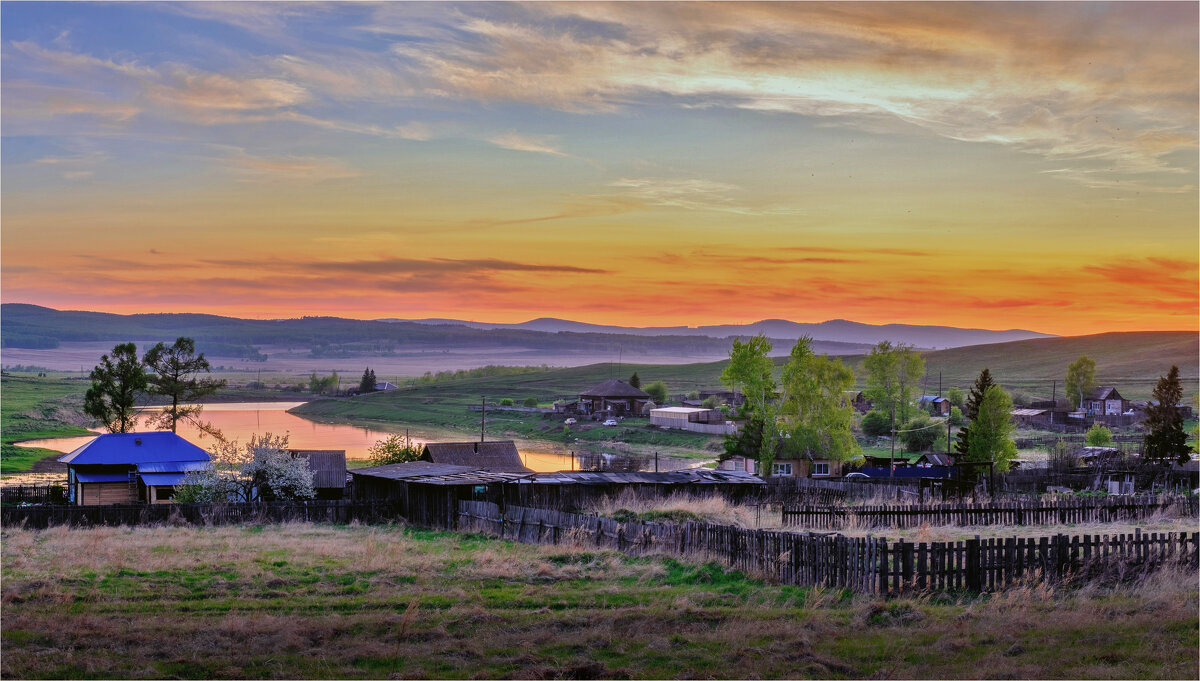Окутал вечер деревеньку... - Алексей Мезенцев Окутал вечер деревеньку... - Алексей Мезенцев