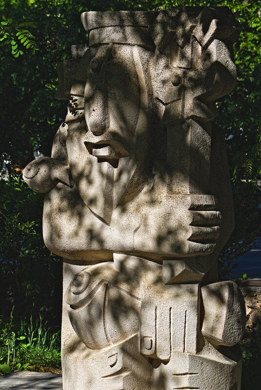 Скульптура 3 - Giant Tao /