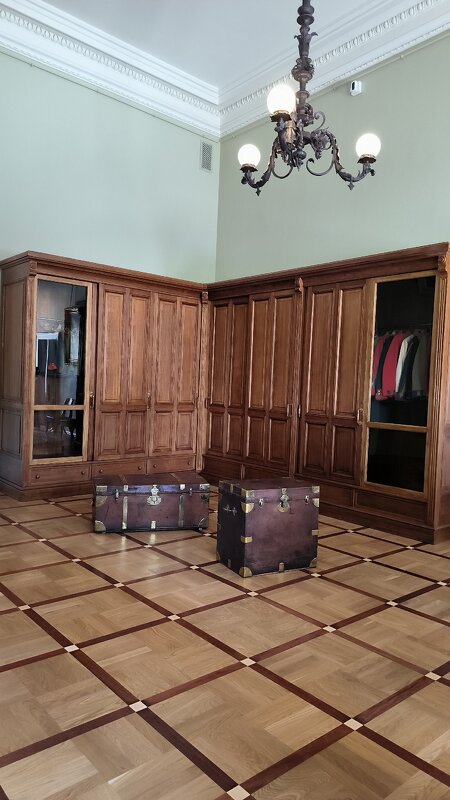 Гардеробная в Александровском дворце. - Ольга Гардеробная в Александровском дворце. - Ольга