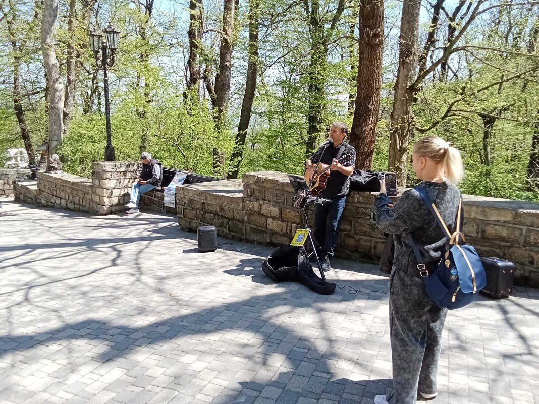 Уличный музыкант - Виктор Уличный музыкант - Виктор