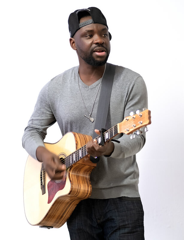 УЛИЧНЫЙ МУЗЫКАНТ - Александр 