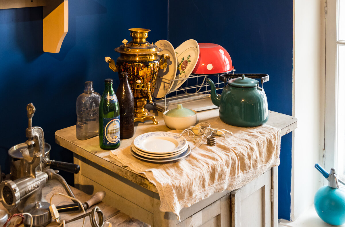 "Все жили вровень, скромно так ..." (В. Высоцкий) - Игорь Викторов "Все жили вровень, скромно так ..." (В. Высоцкий) - Игорь Викторов