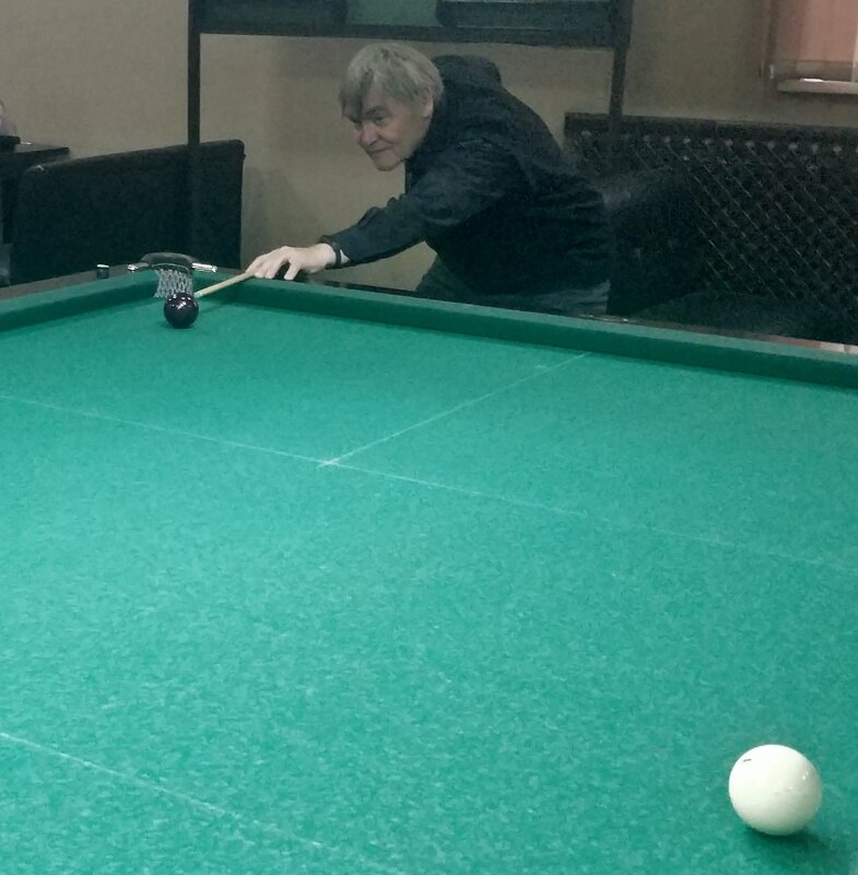 Игра в бильярд - Андрей Хлопонин