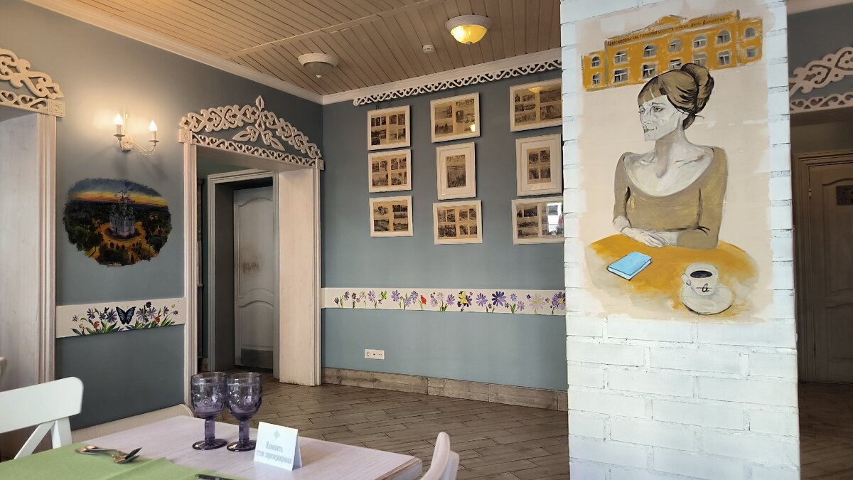 В зале ресторана. - Ольга В зале ресторана. - Ольга