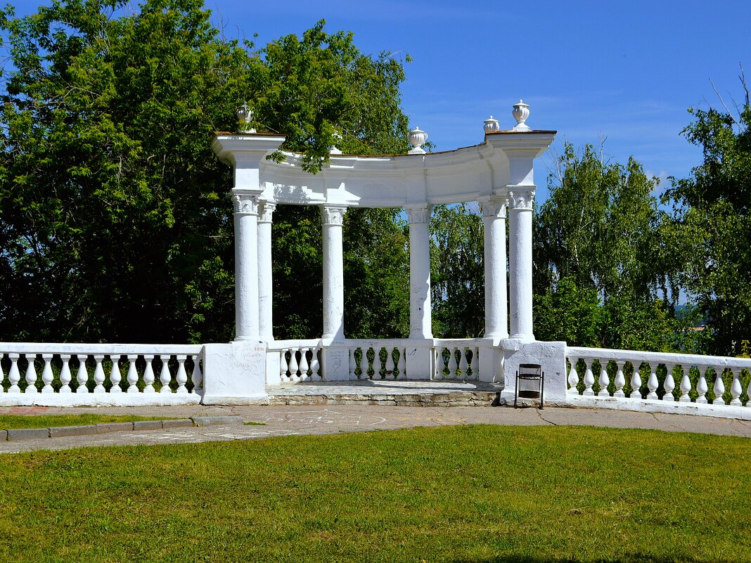 Чебоксары. Ротонда аллеи Влюблённых на Московской набережной. - Пётр Чернега
