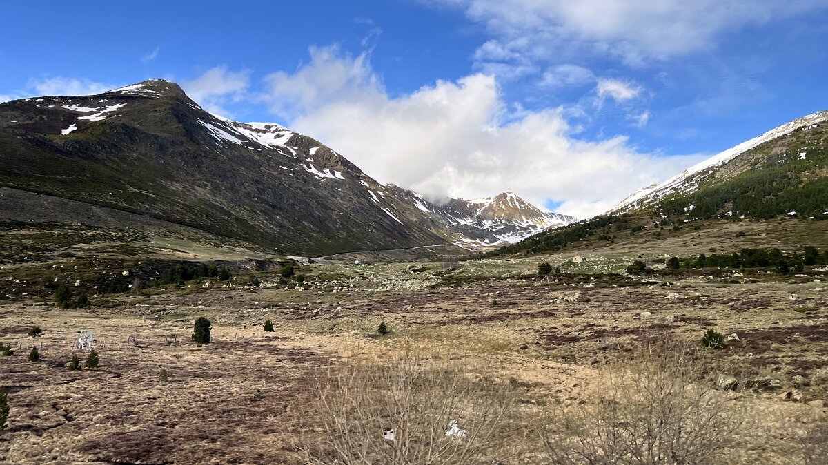 Andorra La Vella: Rundreise in Spanien,"The Natural World" (Мир Природы) - "The Natural World" Александер