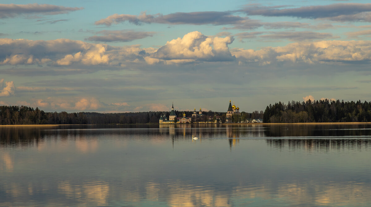 озеро Валдай. В лучах заката. - Yuri Chudnovetz
