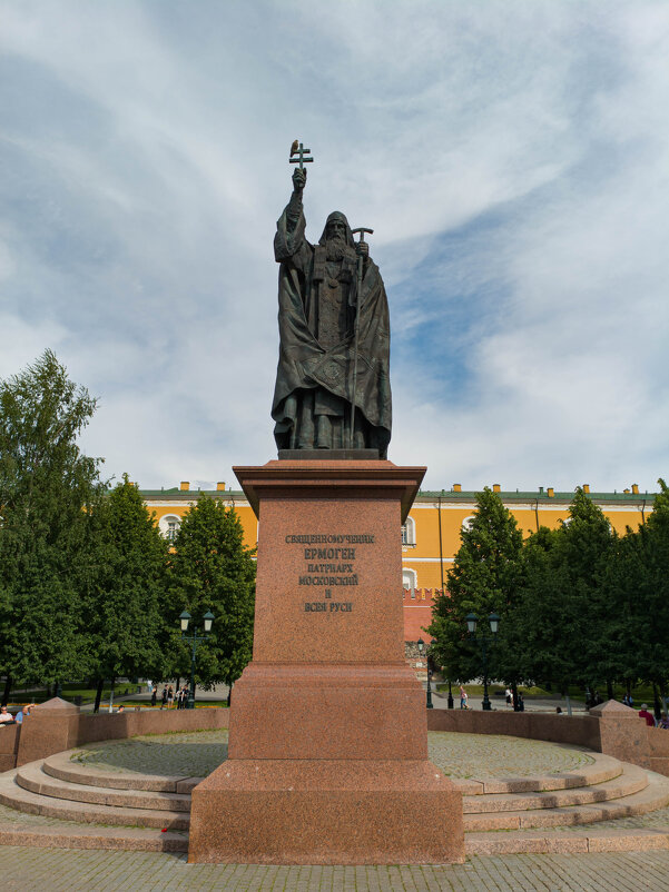 Патриарх Ермоген и голубь на кресте. - Andrew 