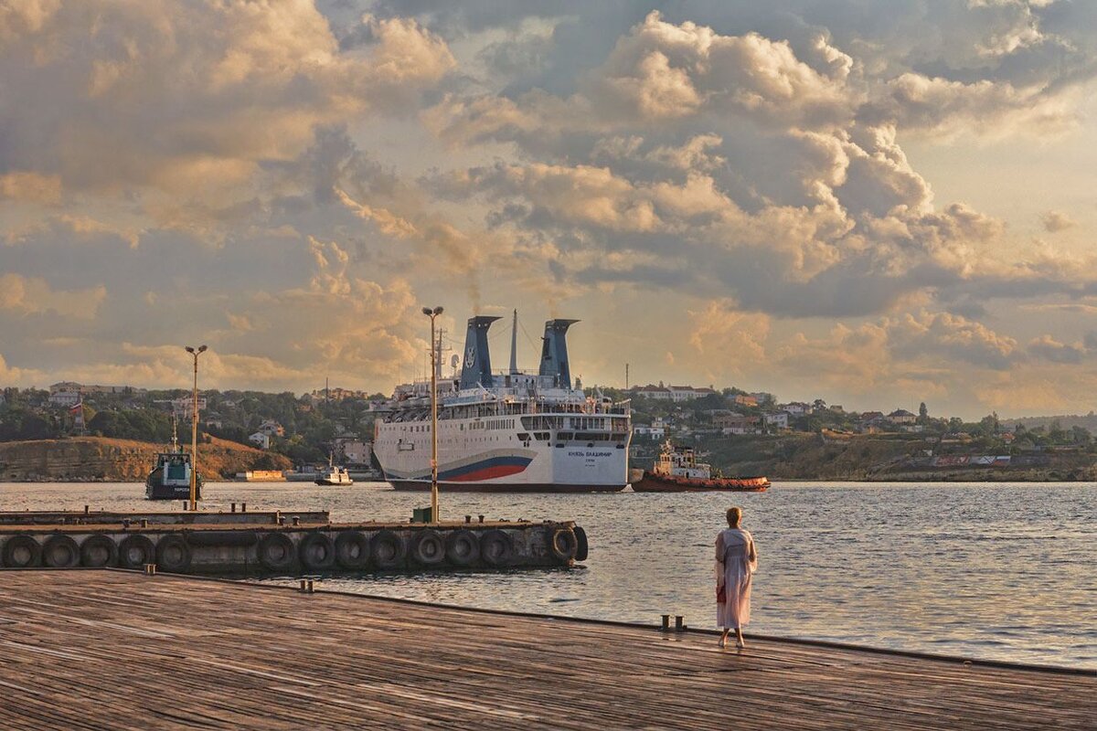 Утро на Севастопольском рейде - Виктор Утро на Севастопольском рейде - Виктор