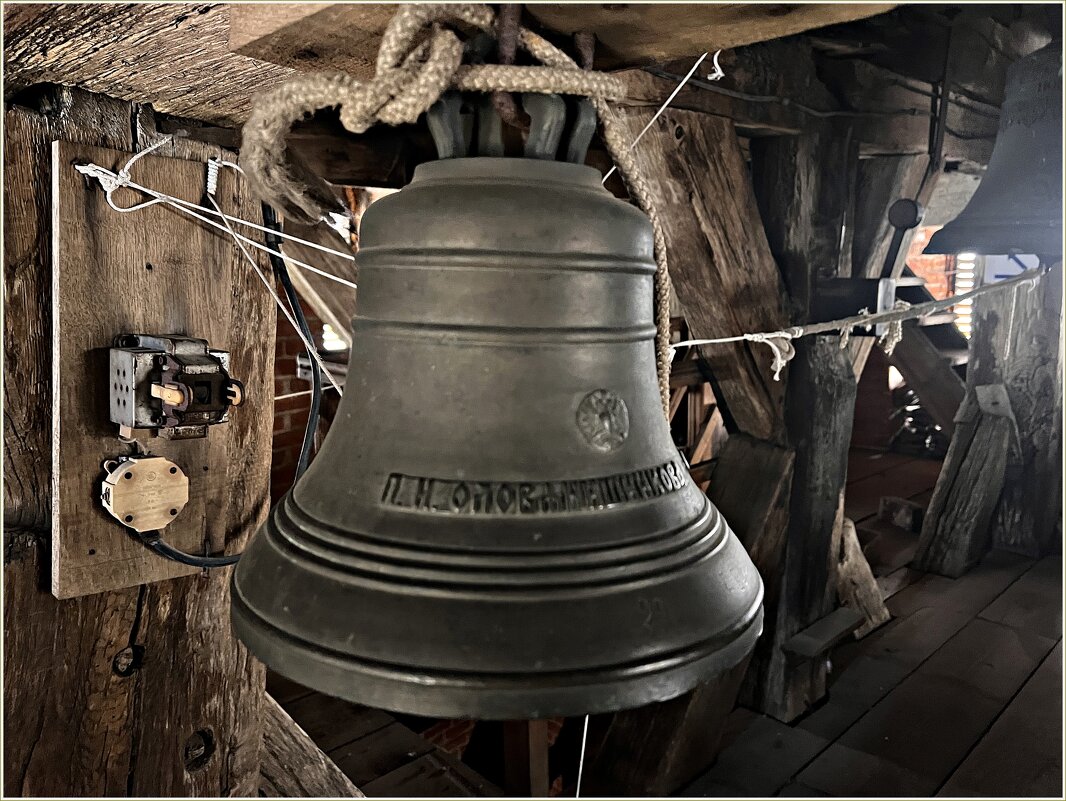 Старинный колокол. - Валерия Комова