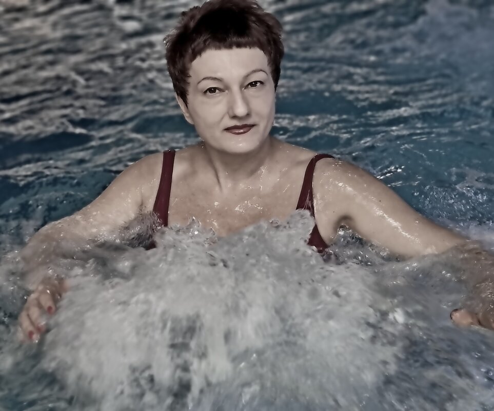 В бассейне - Лана 