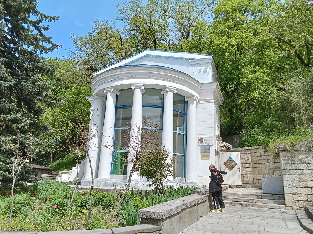 Лермонтовский источник - Виктор Лермонтовский источник - Виктор