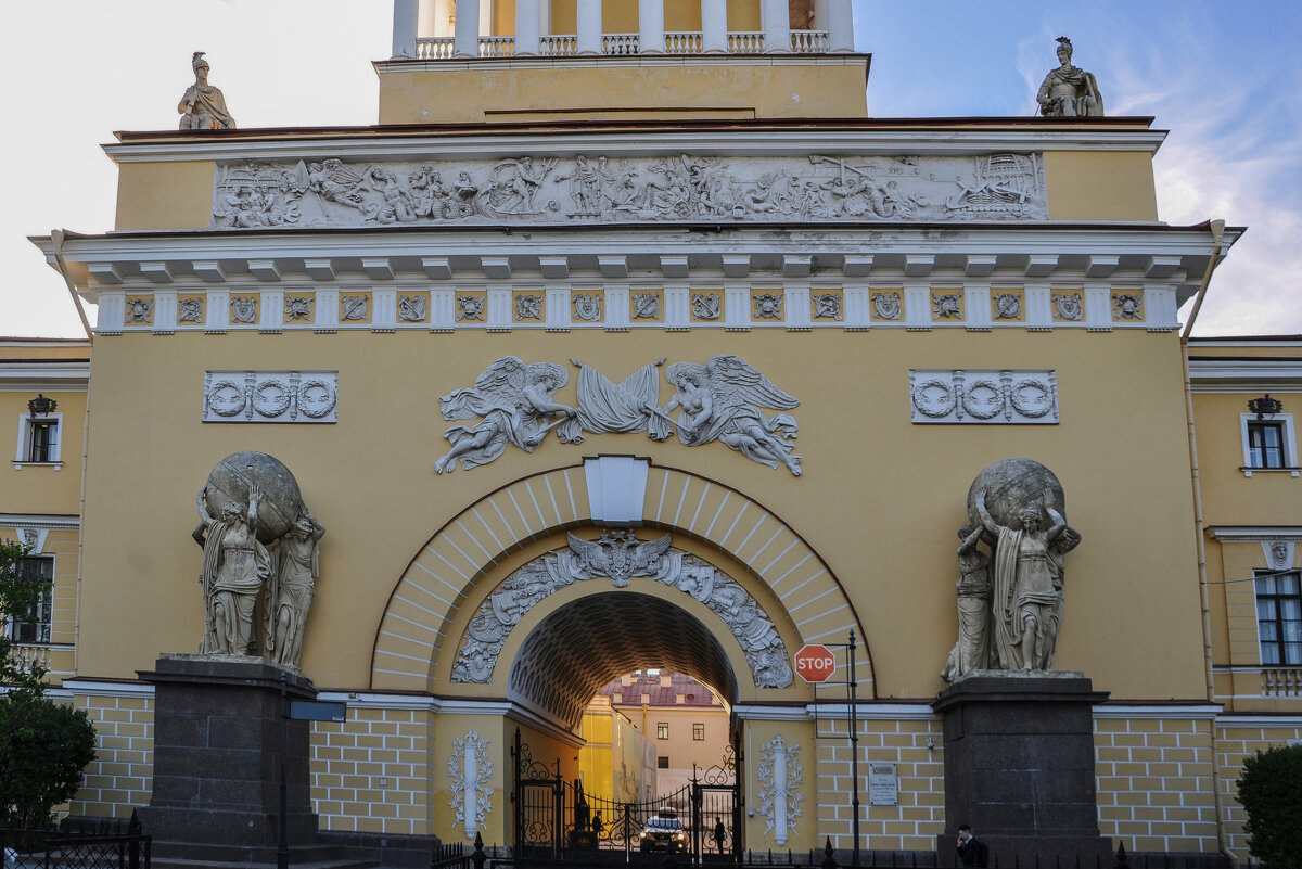 Триумфальная арка въездных ворот Адмиралтейства в Санкт-Петербурге. - Татьяна Машошина Триумфальная арка въездных ворот Адмиралтейства в Санкт-Петербурге. - Татьяна Машошина