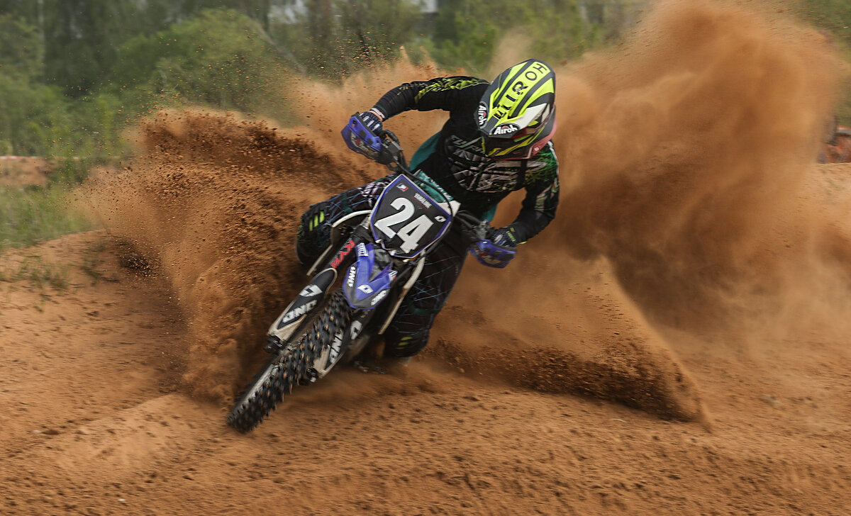 на вираже - Александр Есликов