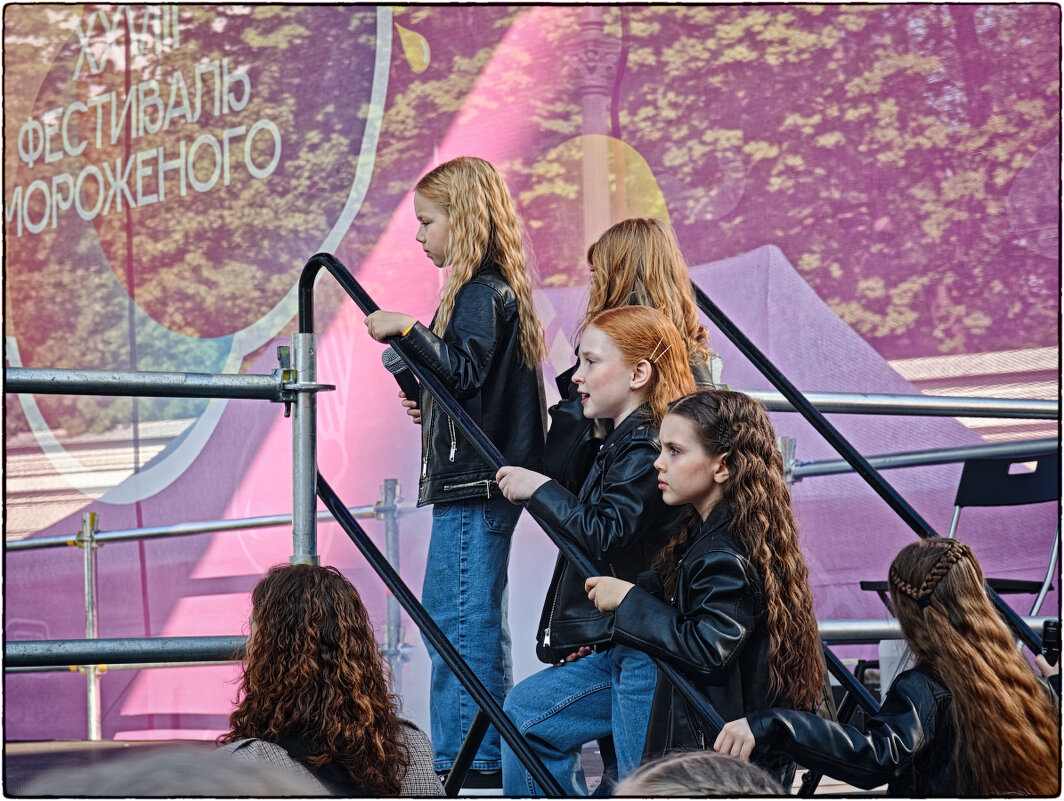 Ваш выход, юные дамы. - Анатолий ИМХО Ваш выход, юные дамы. - Анатолий ИМХО