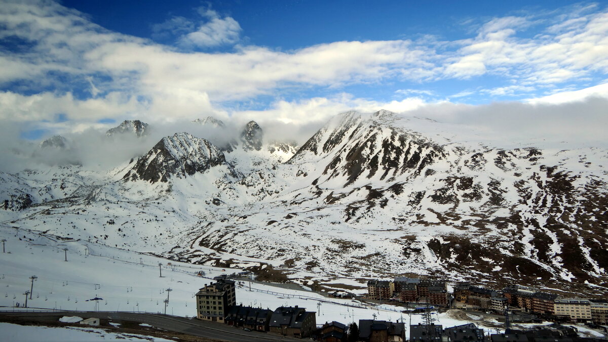 Андорра-ла-Велья, - ИСПАНСКИЙ, Походы, и треккинг в Пиренеях - "The Natural World" Александер Андорра-ла-Велья, - ИСПАНСКИЙ, Походы, и треккинг в Пиренеях - "The Natural World" Александер