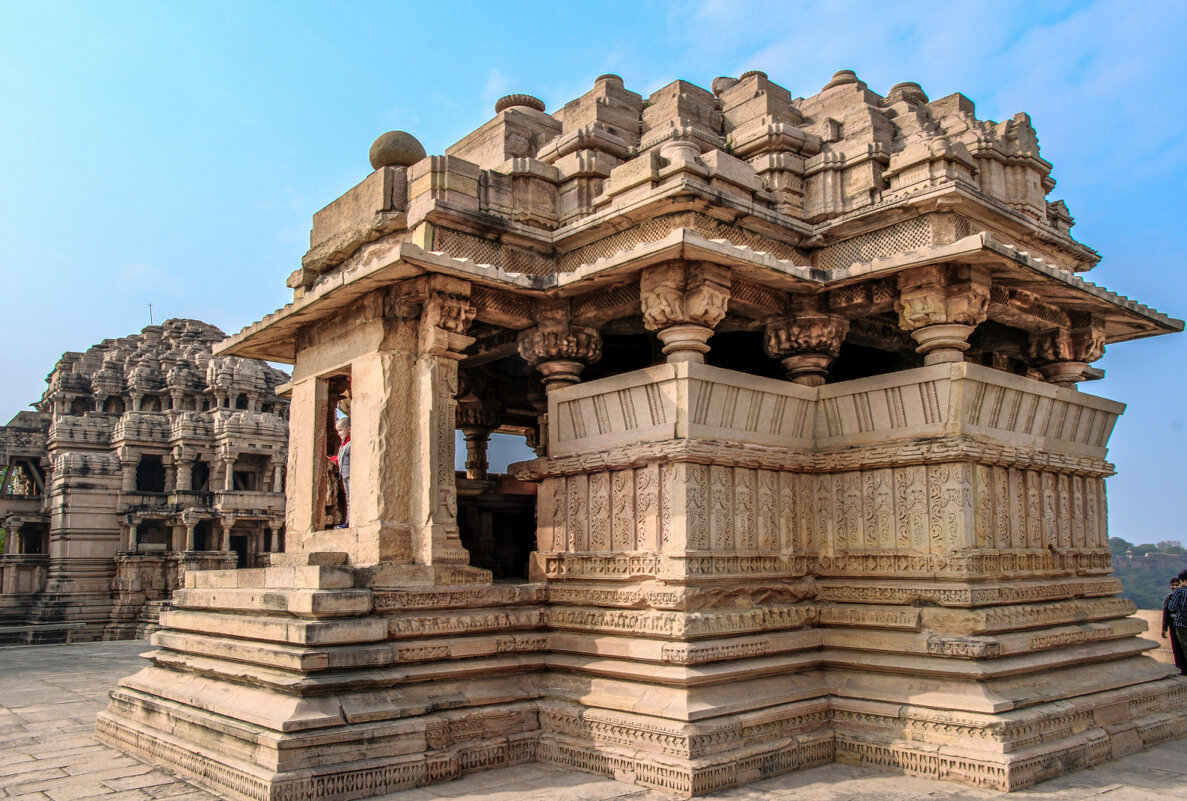 Двойной храм Саас Баху - Георгий А Двойной храм Саас Баху - Георгий А