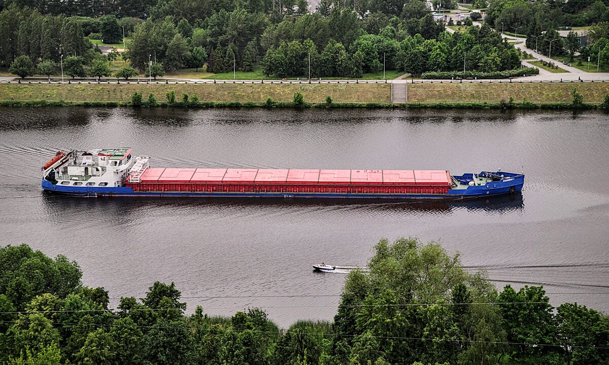 Уплывающий красный май,,, - Анатолий Колосов