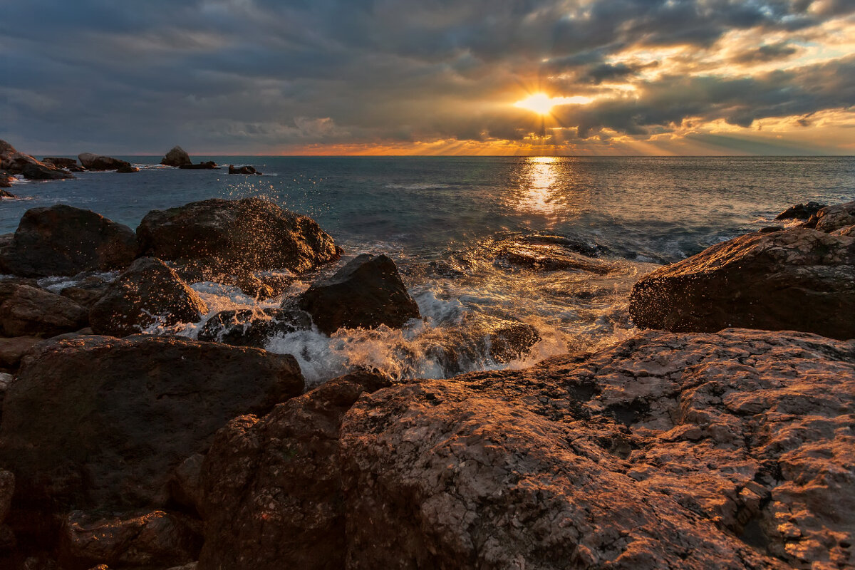 Прибой в Ласпи - Виктор 