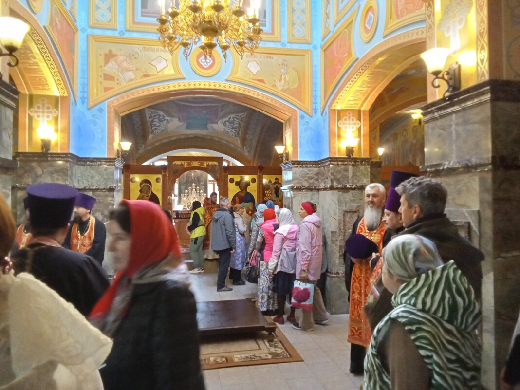 На службе перед Крестным ходом. 04.05.25 - Виктор 