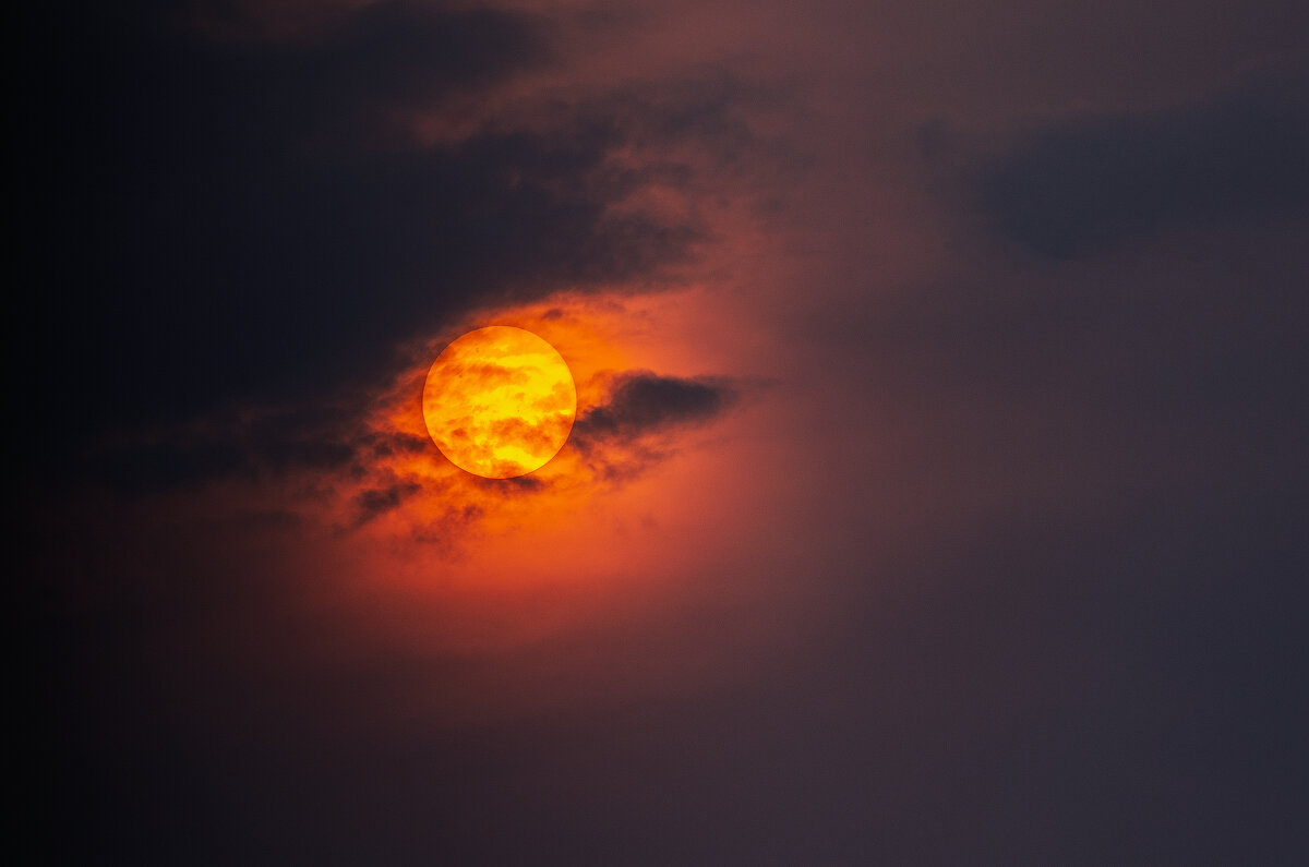 А солнышко уходит. - Виктор Иванович Чернюк