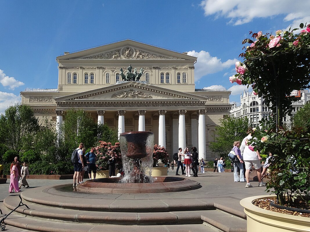 Вид на Большой театр - Лидия Бусурина