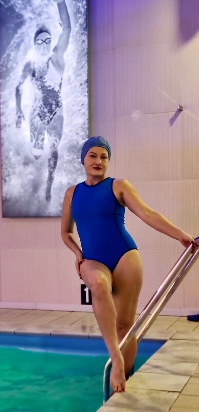 В бассейне - Лана 