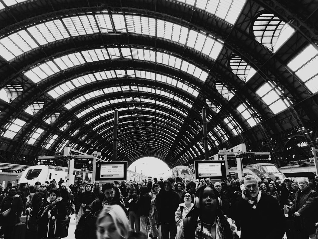 Milano Centrale в ожидании поезда - Civetta ***