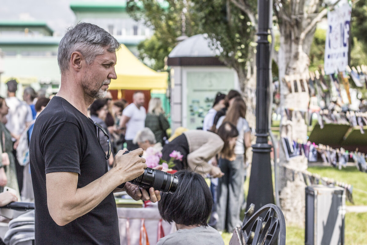 Председатель Союза Фотохудожников Приднестровья Игорь Алексеевич размышляет о жизни - Коля Лукашов Председатель Союза Фотохудожников Приднестровья Игорь Алексеевич размышляет о жизни - Коля Лукашов