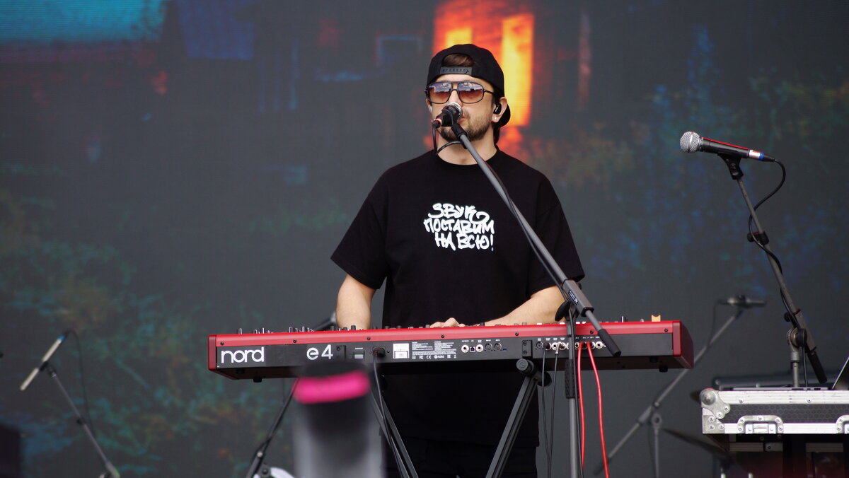 На концерте в День Химика. - Вик Токарев На концерте в День Химика. - Вик Токарев