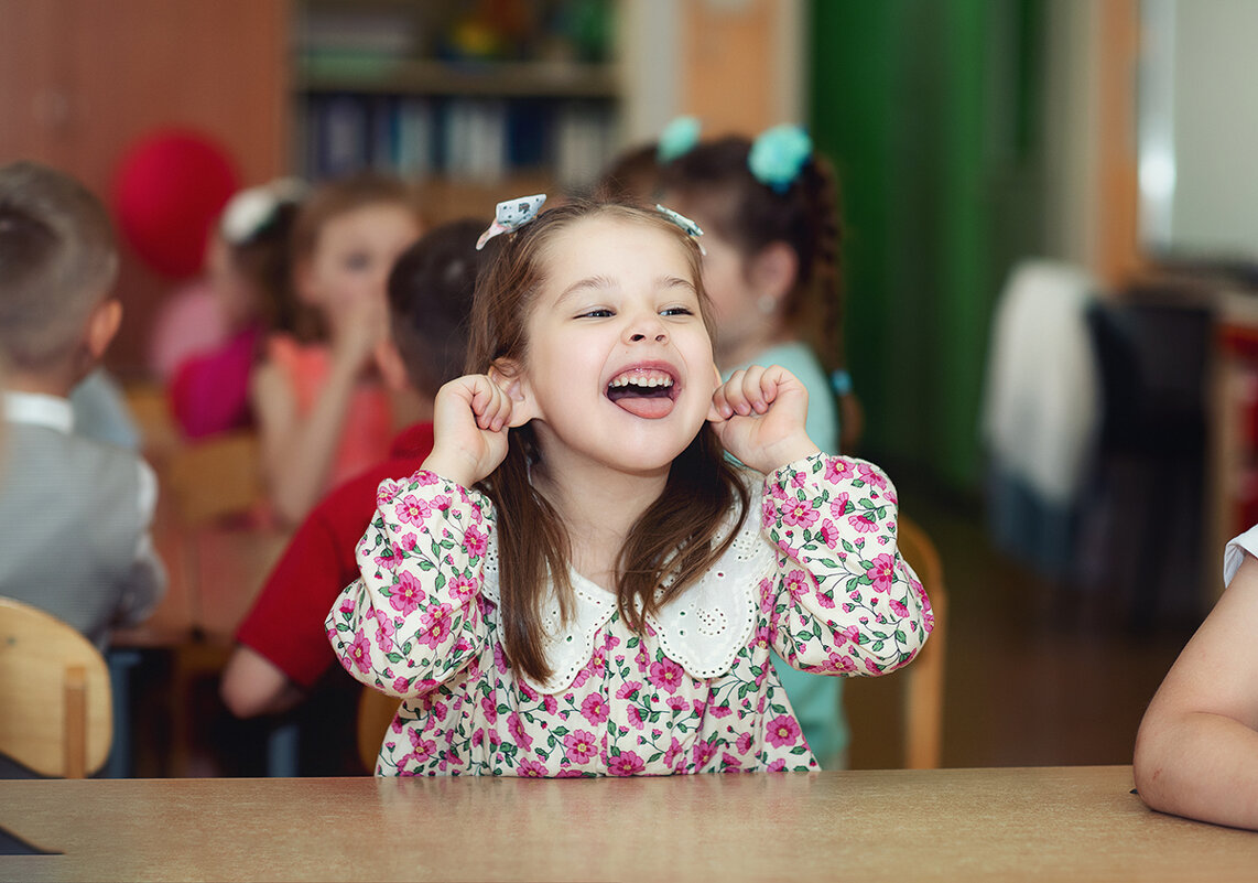 Смешит - Лилия . Смешит - Лилия .