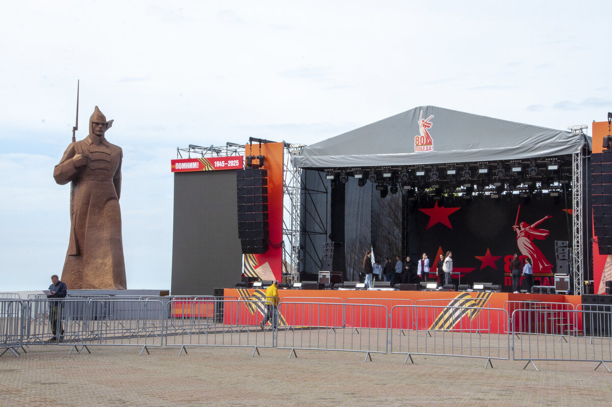 Солдатская площадь. Слева - памятник красноармейцам - Gen Солдатская площадь. Слева - памятник красноармейцам - Gen