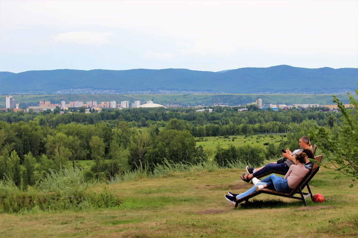 Таёжный город в горах на Енисее - Василий Таёжный город в горах на Енисее - Василий