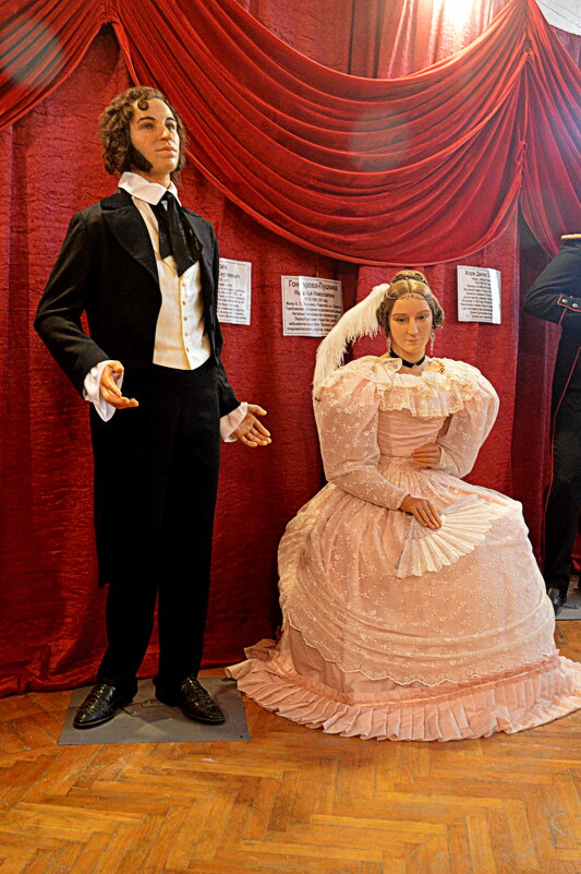 В музее восковых фигур ( Поэт и Натали) - Татьяна Лютаева