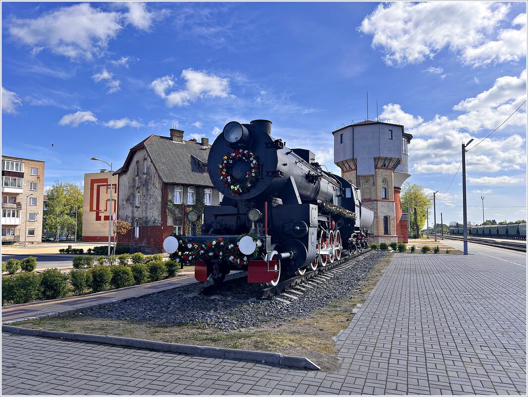Паровоз-памятник. - Валерия Комова