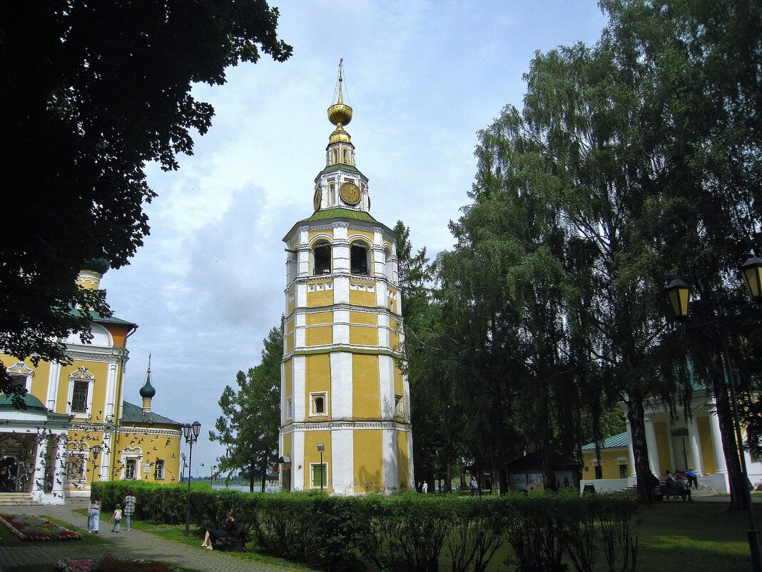 Колокольня Спасо-Преображенского собора в Угличе. - unix (Илья Утропов) Колокольня Спасо-Преображенского собора в Угличе. - unix (Илья Утропов)