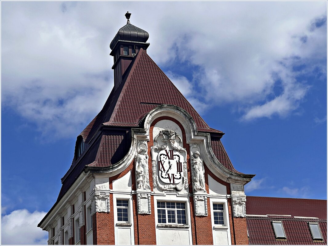 Украшения башни здания. - Валерия Комова Украшения башни здания. - Валерия Комова