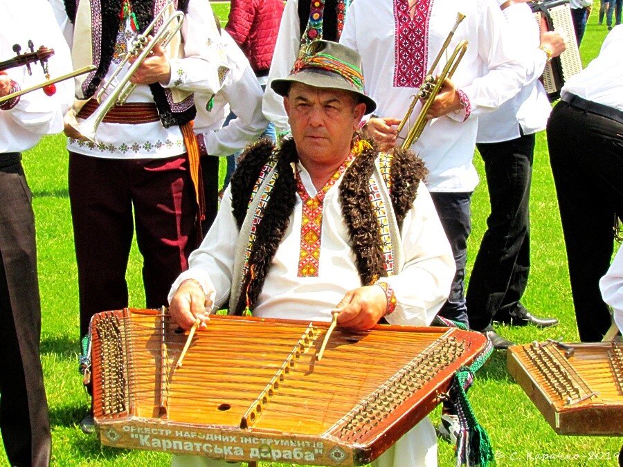 грають цимбали - Степан Карачко