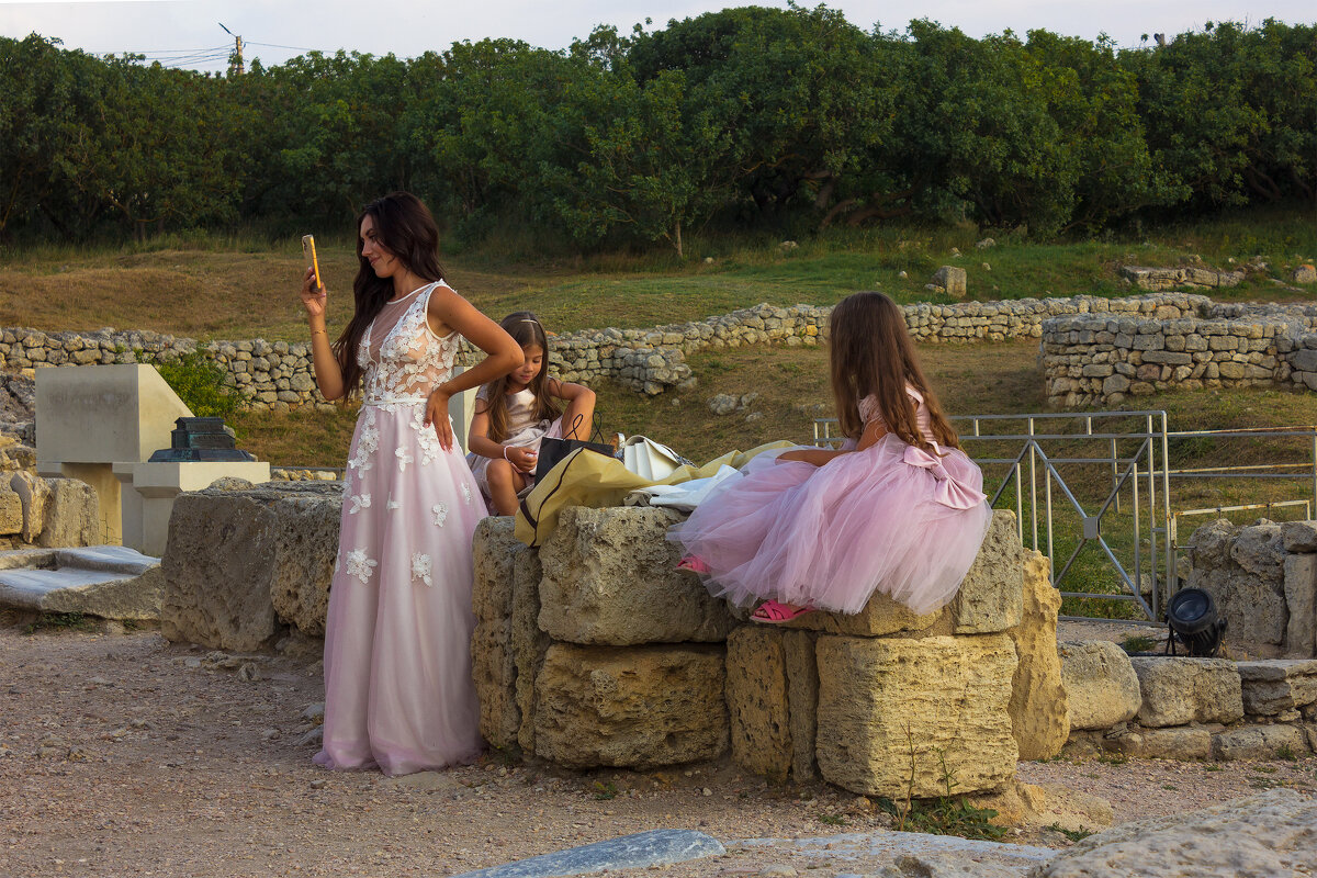 Пока у взрослых скучные дела... - Дмитрий Костоусов Пока у взрослых скучные дела... - Дмитрий Костоусов