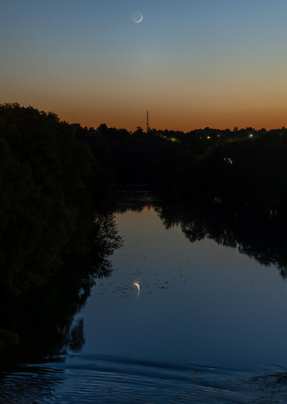 Луна и Юпитер на вечернем Дону - Виталий Емельянов Луна и Юпитер на вечернем Дону - Виталий Емельянов