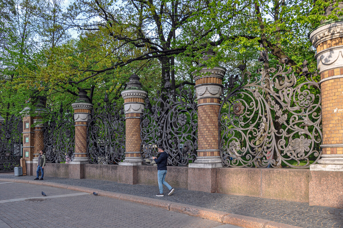 Ограда Михайловского сада - Татьяна Машошина