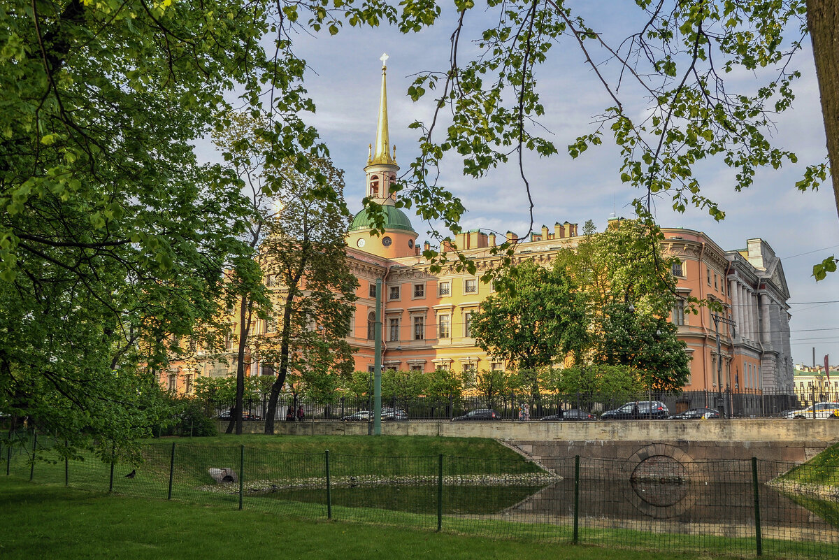 Михайловский замок  (вид из Михайловского сада) - Татьяна Машошина