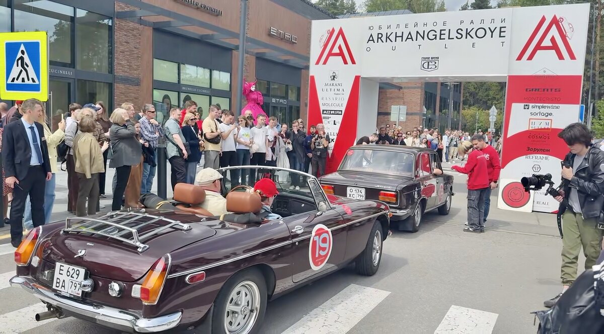 Неустаревающая классика: ретроралли в «Архангельское Аутлет» - Арина Невская