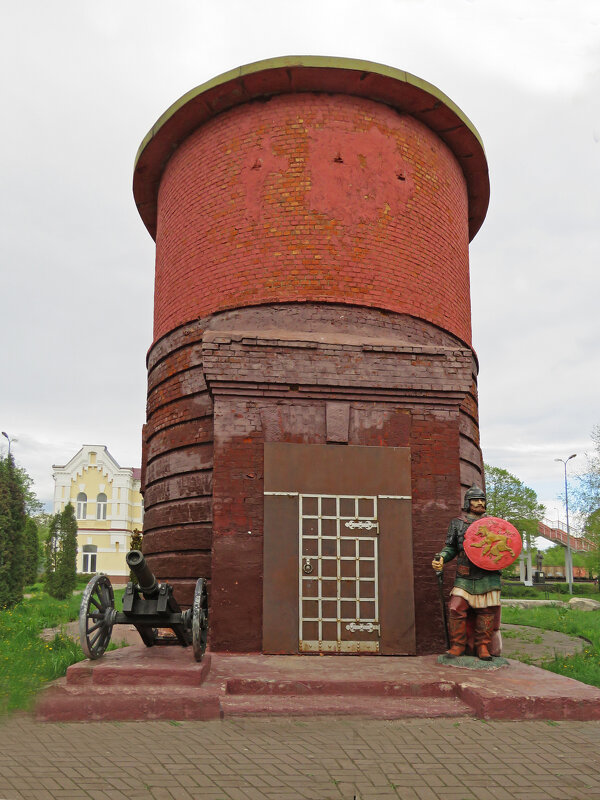 Бывшая водонапорная башня - крепость. - ИРЭН@ .