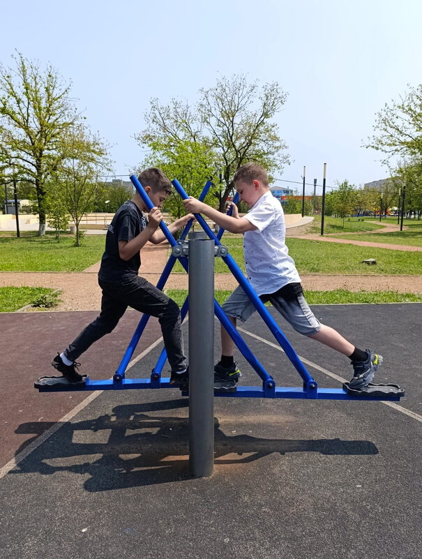 И трудовые резервы тоже бегут...) - Константин Штарк И трудовые резервы тоже бегут...) - Константин Штарк