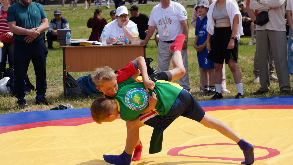 Юные борцы . - Вик Токарев