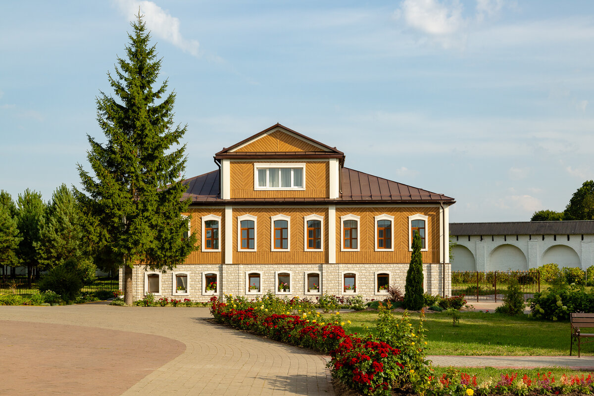 Внутри Свенского монастыря - Сергей Татаринов